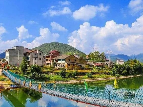 云南學(xué)習(xí)推廣浙江“千萬工程”經(jīng)驗(yàn)三年行動(dòng)實(shí)施方案：到2025年農(nóng)村生活污水治理、生活垃圾處理設(shè)施全覆蓋