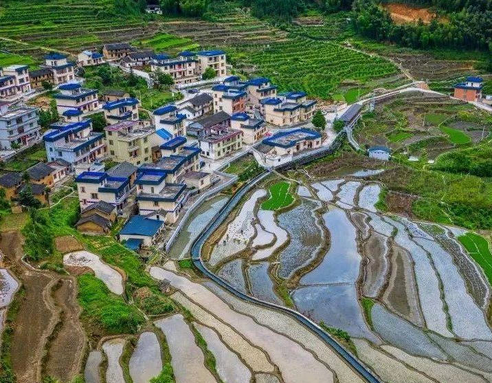 廣東省政府工作報告：以超常規(guī)力度推進(jìn)農(nóng)村生活污水治理 力爭年底前治理率超75%