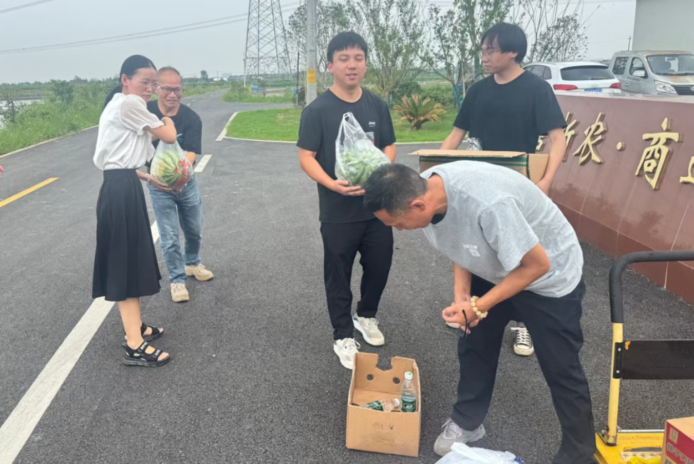 烈日如火，初心如磐 —— 商達(dá)公用深入一線開展“送清涼”關(guān)懷行動